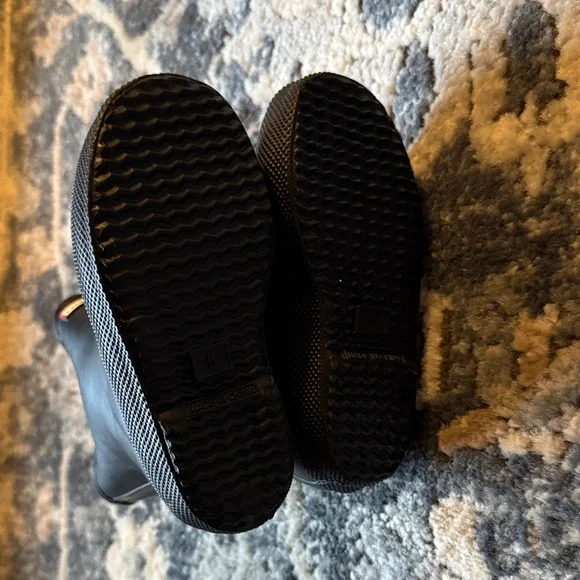 Hunter Classic Black Waterproof Boots - Picture 3 of 5